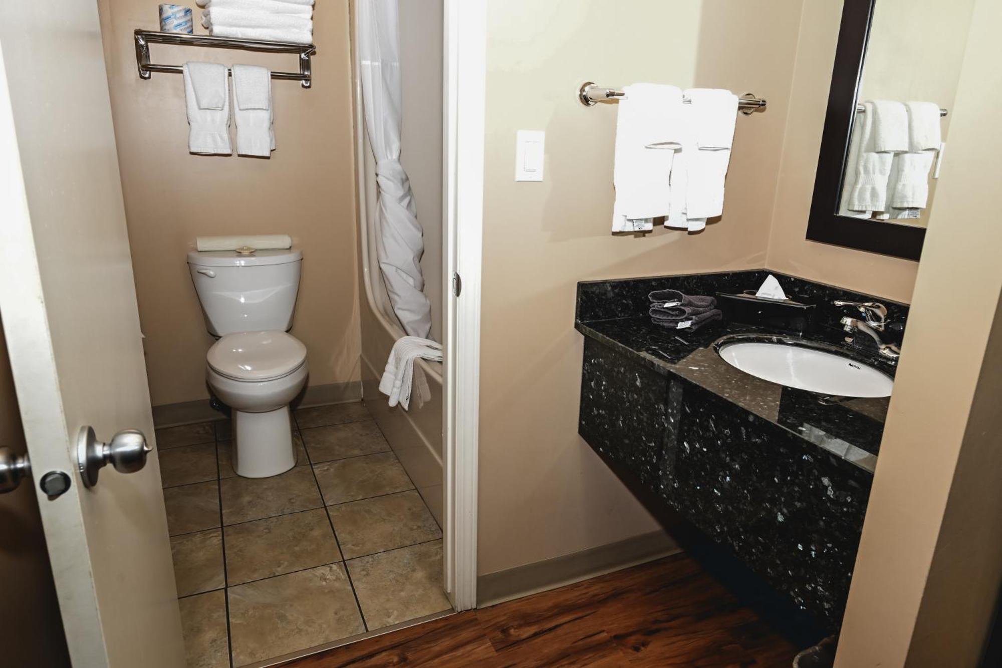 Quality & Conference Centre Hotel 3*