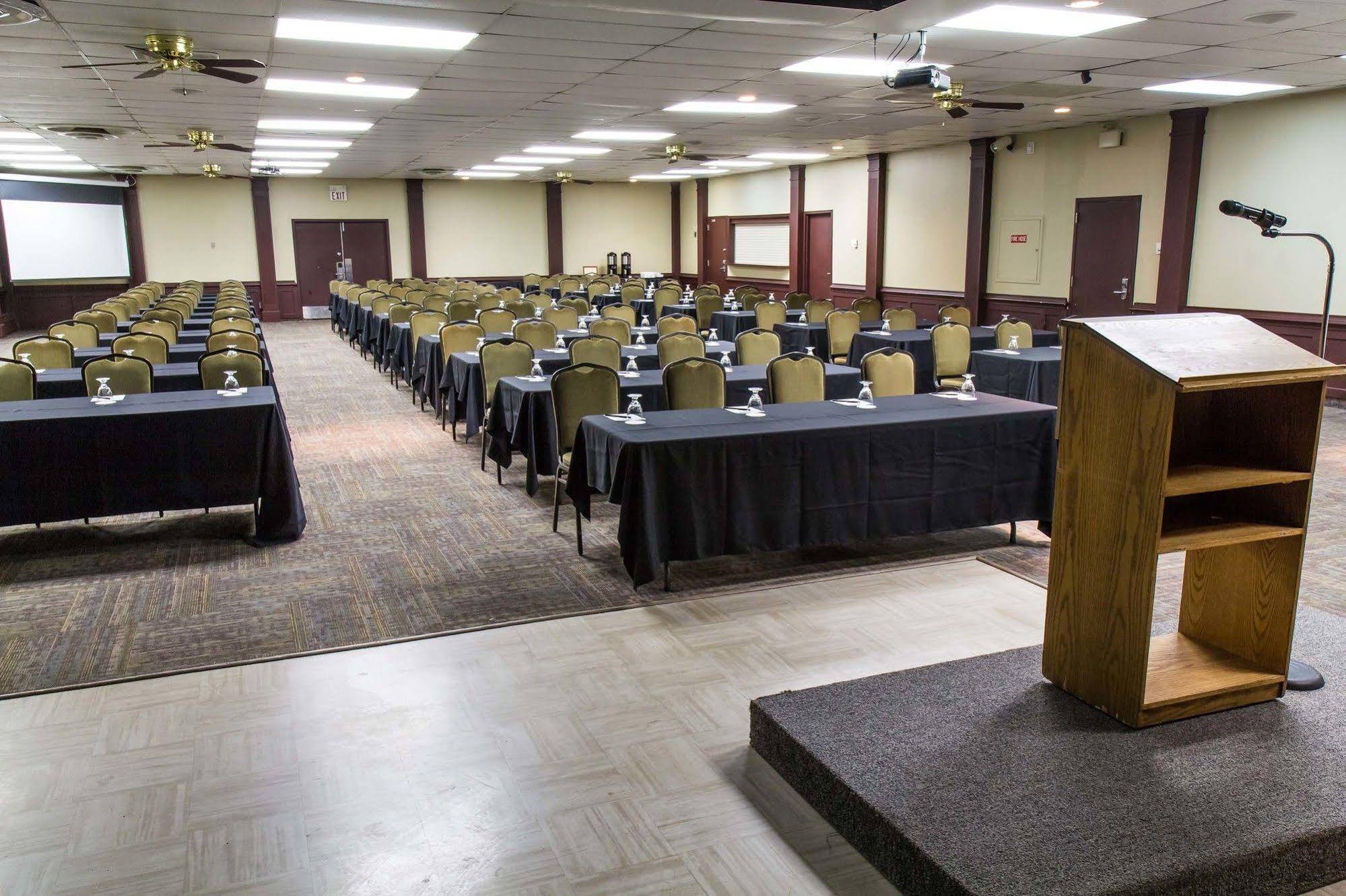 Quality & Conference Centre 3* Peace River